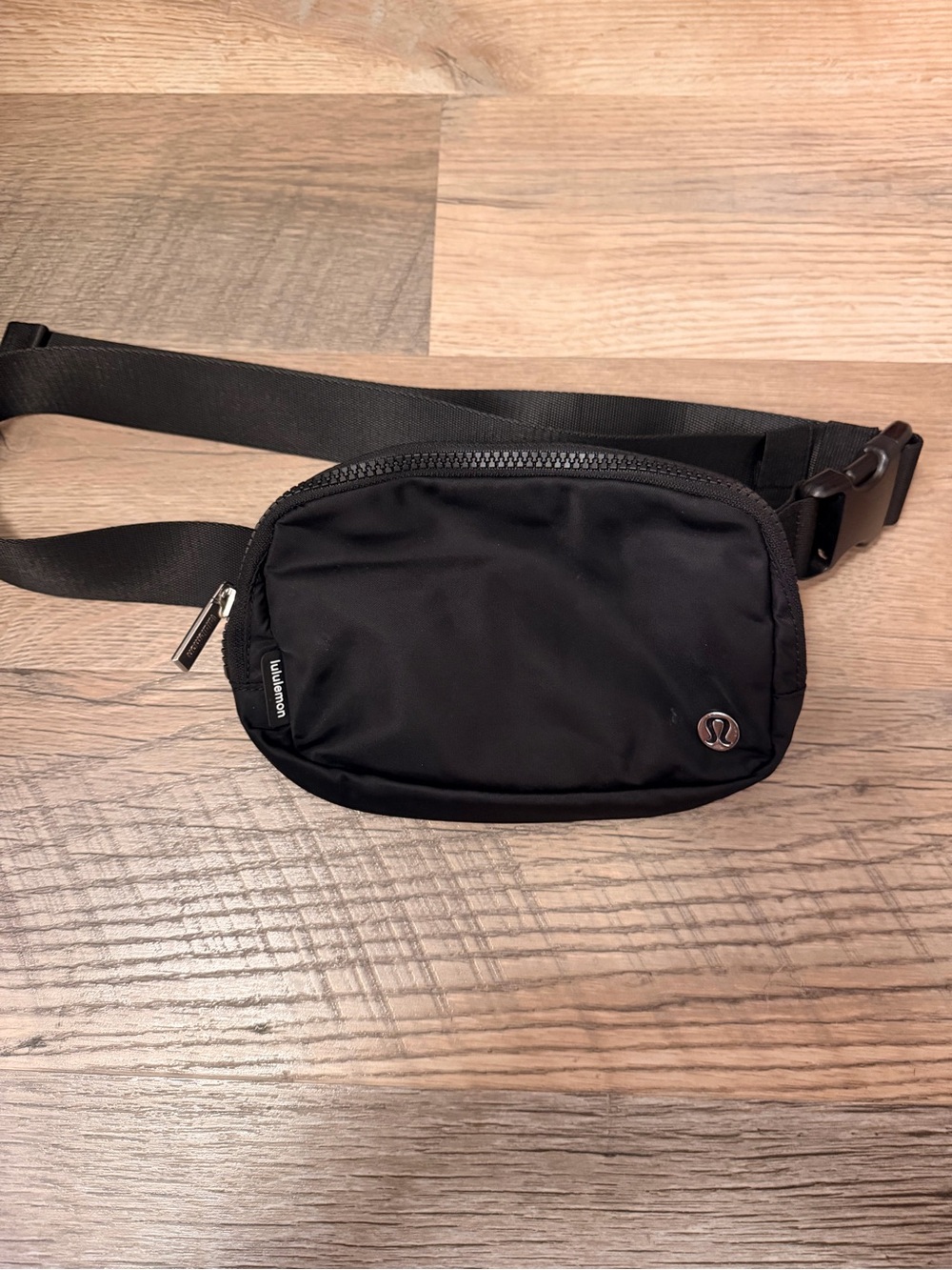 Lululemon 1L belt bag in black